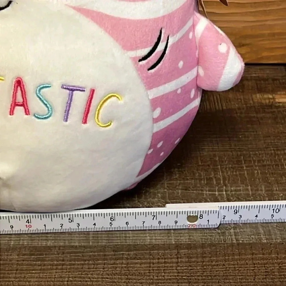 SQUISHMALLOW Aidy the shark‎ fantastic - Picture 9 of 10